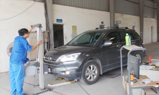 Ðăng kiểm xe tại một trung tâm đăng kiểm ở Hà Nội. Ảnh minh họa