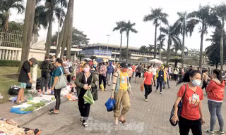 Công nhân Cty Pouyuen Việt Nam giờ tan ca. Ảnh: Uyên Phương