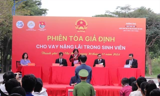 Phiên tòa giả định với chủ đề “Cho vay nặng lãi trong sinh viên”, do Trung tâm Quản lý Ký túc xá (ĐH Quốc gia TPHCM) tổ chức, thu hút đông đảo sinh viên tham gia