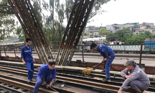 Đã gần hết 4 tháng, nhưng tiền bảo trì đường sắt của năm 2021 vẫn chưa được giải quyết, ảnh hưởng tới cuộc sống của hơn 11.000 công nhân đường sắt. Ảnh: Trọng Đảng