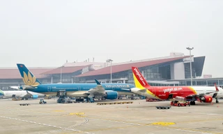 Do dịch COVID-19, các hãng giảm khai thác nên thời gian này, sân bay Nội Bài (Hà Nội) không còn chỗ trống. Ảnh: Phạm Thanh