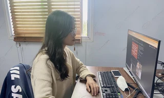 Sau nhiều tháng không làm gia sư vì dịch bệnh, Ðào Thị Yến (sinh viên năm 3 chuyên ngành ngôn ngữ Anh) phải tìm việc làm thêm khác để trang trải cuộc sống ở Hà Nội