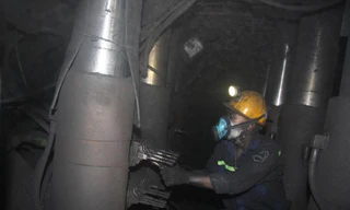 Lò chợ cơ giới hóa đồng bộ ở Công ty CP Than Hà Lầm đang cho công suất 1,2 triệu tấn than/năm