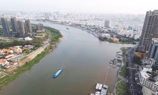 Hành lang ven sông Sài Gòn còn nhiều tiềm năng khai thác. Ảnh: Hữu Huy