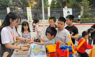 Cần có không gian cho trẻ vui chơi an toàn dịp hè. Ảnh: H.L