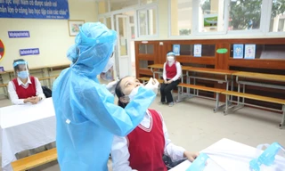 Trường học tại Hà Nội diễn tập các tình huống chuẩn bị đón học sinh lớp 7-12 đi học. Ảnh: Trọng Tài