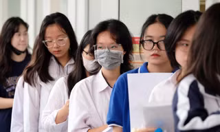 Thí sinh chuẩn bị bước vào giai đoạn đăng ký nguyện vọng xét tuyển lên hệ thống của Bộ GD&ĐT. Ảnh: Mạnh Thắng
