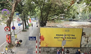 Khu đất có địa chỉ 31 – 33 – 35 Lý Thường Kiệt quây tôn nhiều năm, hiện làm bãi gửi xe cho ngân hàng