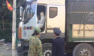 Cửa khẩu Tân Thanh hiện chỉ xuất được chừng 200 ô tô nông sản/ngày. Ảnh: Duy Chiến