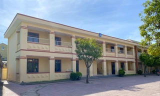 Trường Tiểu học Nguyễn Trãi (phường Quán Bàu, TP Vinh, tỉnh Nghệ An) còn thiếu 17 phòng học Ảnh: Ngọc Tú