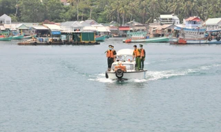 Tổ công tác phòng chống dịch thuộc Bộ đội Biên phòng tỉnh Kiên Giang đang tuần tra, kiểm soát