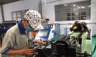 Doanh nghiệp lĩnh vực công nghiệp hỗ trợ kỳ vọng được tiếp cận vốn vay không lãi suất trong chương trình kích cầu đầu tư của TPHCM. Ảnh: U.Phương