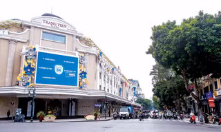  Năm 2022, UBND quận Hoàn Kiếm đặt mục tiêu sớm khôi phục hoạt động kinh doanh trên địa bàn trong điều kiện vẫn phải ứng phó với dịch bệnh. Ảnh: Duy Phạm 