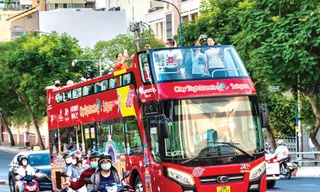 Tua “Rong ca chiều thứ 7” phục vụ du khách. Ảnh: Trọng Thịnh