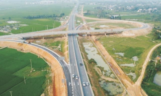 Đường nội đô và cao tốc cùng 'chuyển động'