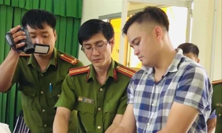 Thiếu tướng Ðinh Thanh Nhàn, Phó Giám đốc Công an TPHCM thông tin vụ án. Ảnh: Văn Minh