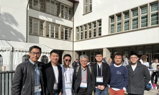 TS Ngô Khắc Hoàng (ngoài cùng, bên trái) tại Diễn đàn Khoa học Heidelberg 2022