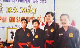Từ trái sang, cố võ sư Kim Long, võ sư Kim Đình. Ảnh: Văn Chương