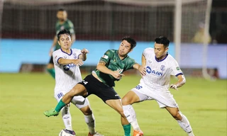 Sau HAGL, đến lượt SLNA cất nhiều trụ cột khi gặp đội đang tranh trụ hạng Tp Hồ Chí Minh. Ảnh: Anh Tú