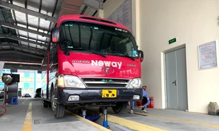 Hàng trăm nghìn xe kinh doanh vận tải đang gặp khó trong việc đổi chứng nhận đăng ký xe đồng bộ với biển số màu vàng