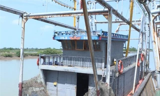 Một tàu cá 67 ở huyện Hậu Lộc (Thanh Hóa) xuống cấp, nằm bờ Ảnh: Hoàng Lam