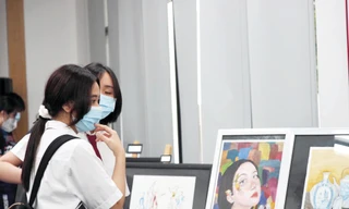 Tác giả của các bức tranh này chính là học sinh. Ảnh: Vinschool Central Park