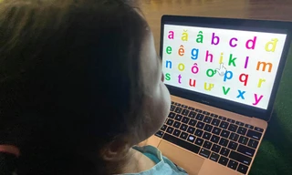 Sau tuần đầu tiên triển khai dạy học trực tuyến, truyền hình, Bộ GD&ÐT thừa nhận gặp rất nhiều khó khăn