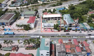 Khu đất vàng (dấu x) thuộc trung tâm thị trấn Cẩm Xuyên (huyện Cẩm Xuyên), từ năm 2015 được UBND tỉnh Hà Tĩnh giao cho doanh nghiệp không qua đấu giá