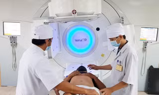 Dược chất phóng xạ được sử dụng rộng rãi trong chẩn đoán, xác định giai đoạn bệnh lý, phát hiện sớm, theo dõi bệnh ung thư tái phát. Ảnh: Vân Sơn