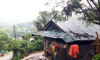 Căn nhà tạm bợ của chị Y Lem 