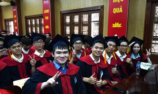 Sinh viên ĐH Quốc gia Hà Nội trong lễ tốt nghiệp. Ảnh: Hoa Ban