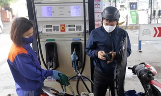 Phải tính được nhu cầu xăng dầu của người dân, phải tính được lượng dự trữ cần thiết trong điều kiện bình thường, bất thường. Ảnh: TTXVN