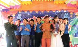 Mỗi đám cưới đều có sự tham dự của lãnh đạo BÐBP Hà Tĩnh, Tỉnh đoàn, chính quyền địa phương và toàn dân bản Rào Tre