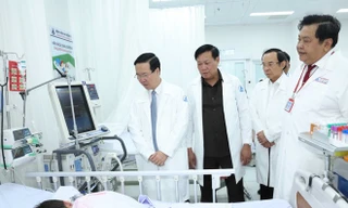 Chủ tịch nước Võ Văn Thưởng thăm, động viên y, bác sỹ Bệnh viện Nhi đồng 1