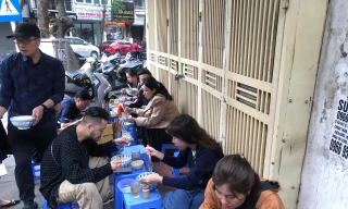 Khóc cười ngày đầu đi làm vì tìm quán ăn khó như... lên trời 