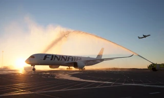 Sự thật việc xe cứu hỏa phun vòi rồng khi máy bay hạ cánh