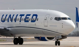 Máy bay phải chuyển hướng hạ cánh vì nứt kính chắn gió