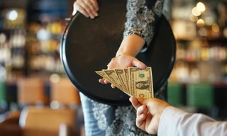 Điều ít người biết về tiền boa 