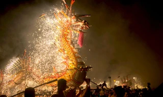 Choáng ngợp màn múa rồng lửa mừng năm mới 