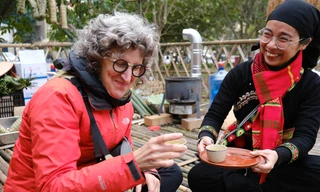 Du khách thích thú không khí Tết cổ truyền ở Hà Nội