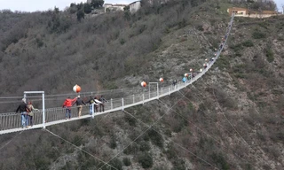 Khai trương cầu treo dành cho người đi bộ cao nhất châu Âu 