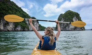 Du khách ngỡ ngàng vì vẻ đẹp của 'em gái vịnh Hạ Long' 