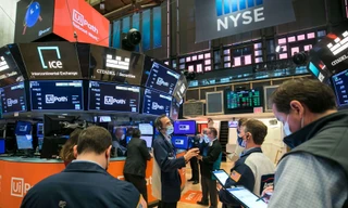 Chứng khoán Mỹ ‘bùng nổ’ với kỷ lục mới