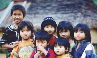 Trẻ em dân tộc làng Aur qua ống kính của dân phượt Nguyễn Anh Tuấn