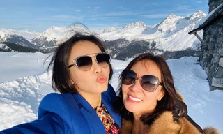 Ngỡ ngàng trước nhan sắc y đúc của chị gái sinh đôi của ca sĩ Thu Minh 