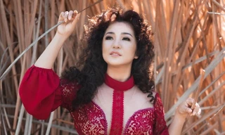 Danh hài Thúy Nga diện áo sexy đẹp 'nức nở' ở tuổi U50 