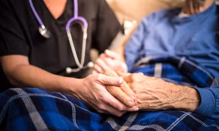 Người cao tuổi và những lưu ý 'đặc biệt' khi tiêm phòng cúm