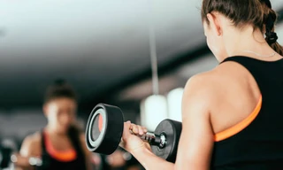 Trang điểm khi tập thể dục có thể làm hỏng da