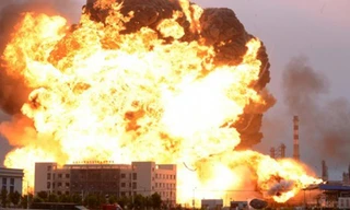 Nổ kinh hoàng tại nhà máy hóa dầu Trung Quốc