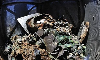 Tìm thấy kho báu tiền xu trị giá 1.000 tỉ đồng dưới đáy biển